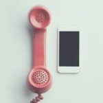 Membandingkan alat komunikasi zaman dulu dan sekarang, mengenalkan pentingnya adaptasi teknologi.