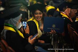 Universitas dan Dunia Kerja: Kenapa Lulusannya Masih Banyak Menganggur?